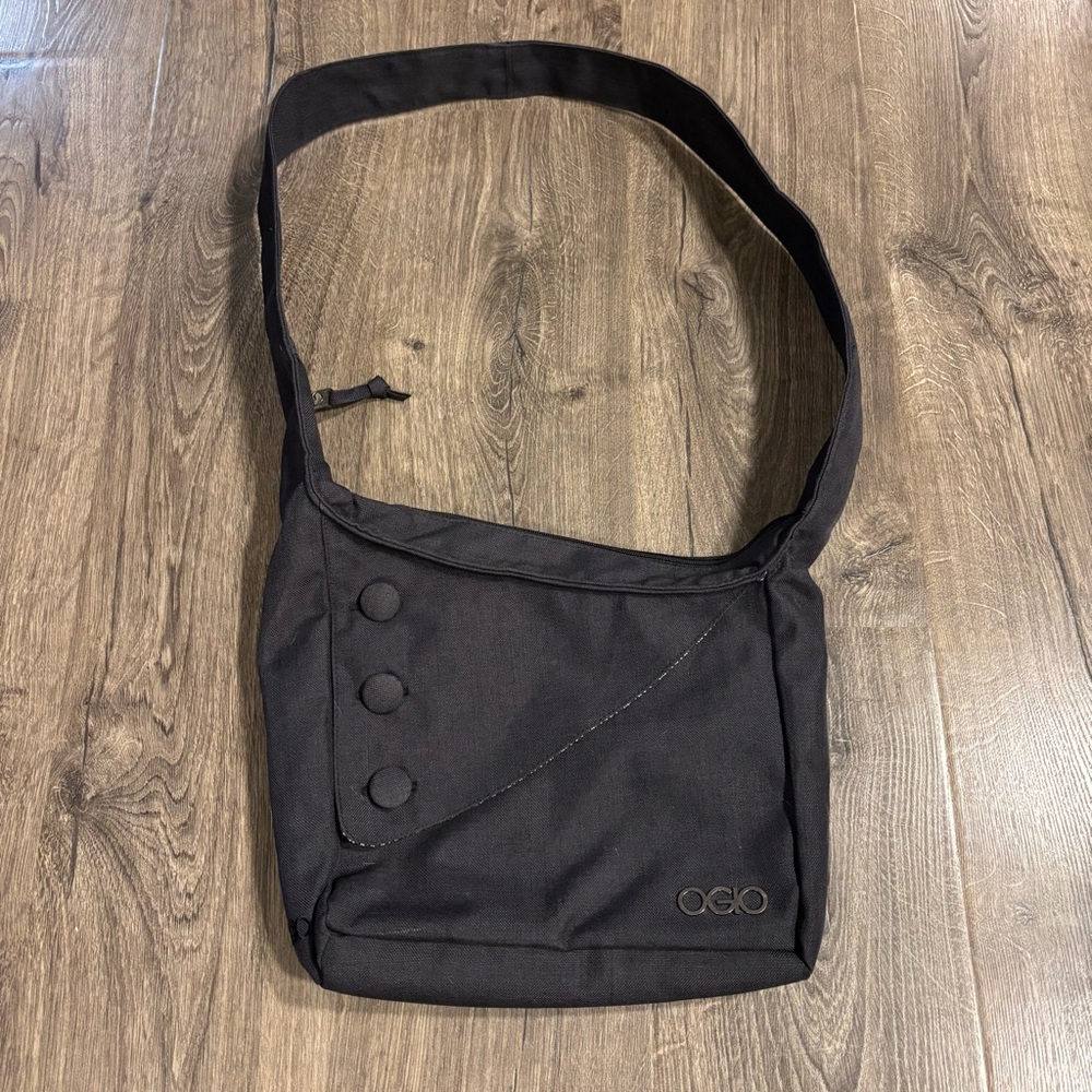 OGIO Brooklyn Tablet Crossbody Messenger Bag Padded Pockets Black LIKE NEW